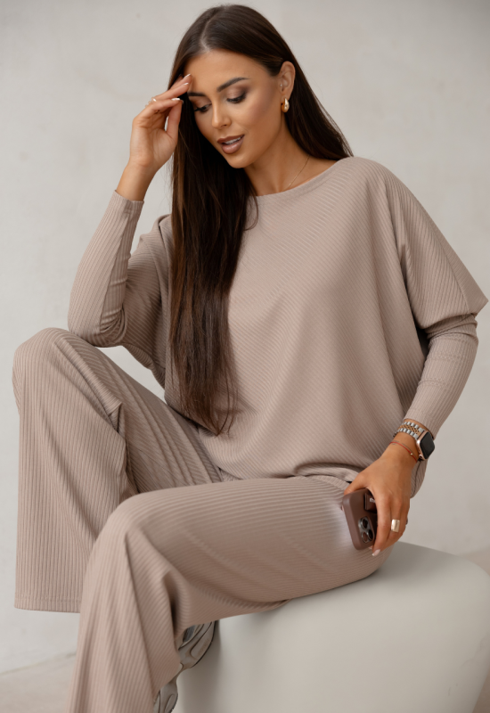 Komplet elegancki CLOE w kolorze latte bluzka i szerokie spodnie