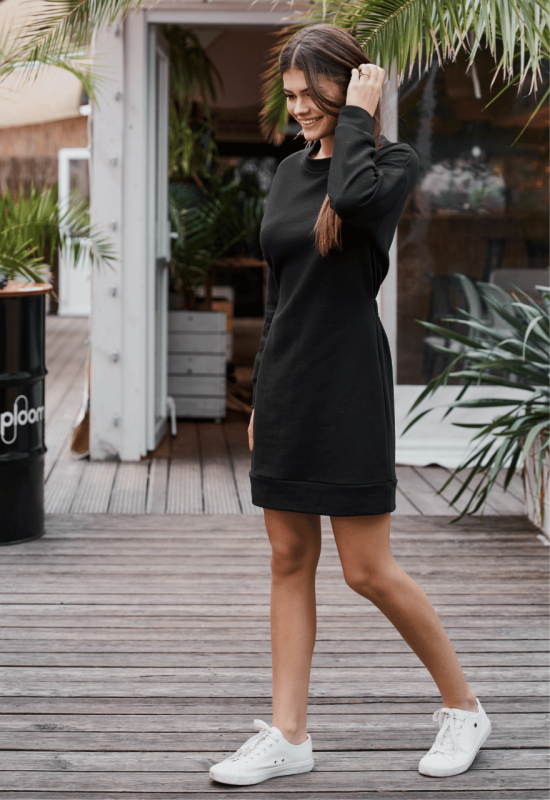 Sukienka MARTA BLACK - fason przed kolano, kolor czarnym.